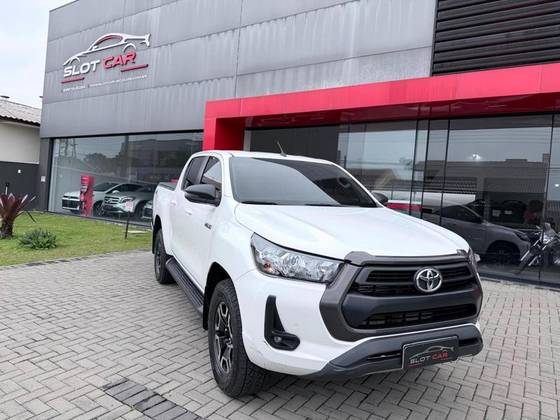 TOYOTA HILUX 2.8 D-4D TURBO DIESEL CD SR 4X4 AUTOMÁTICO TOYOTA HILUX 2.8 D-4D TURBO DIESEL CD SR 4X4 AUTOMÁTICO